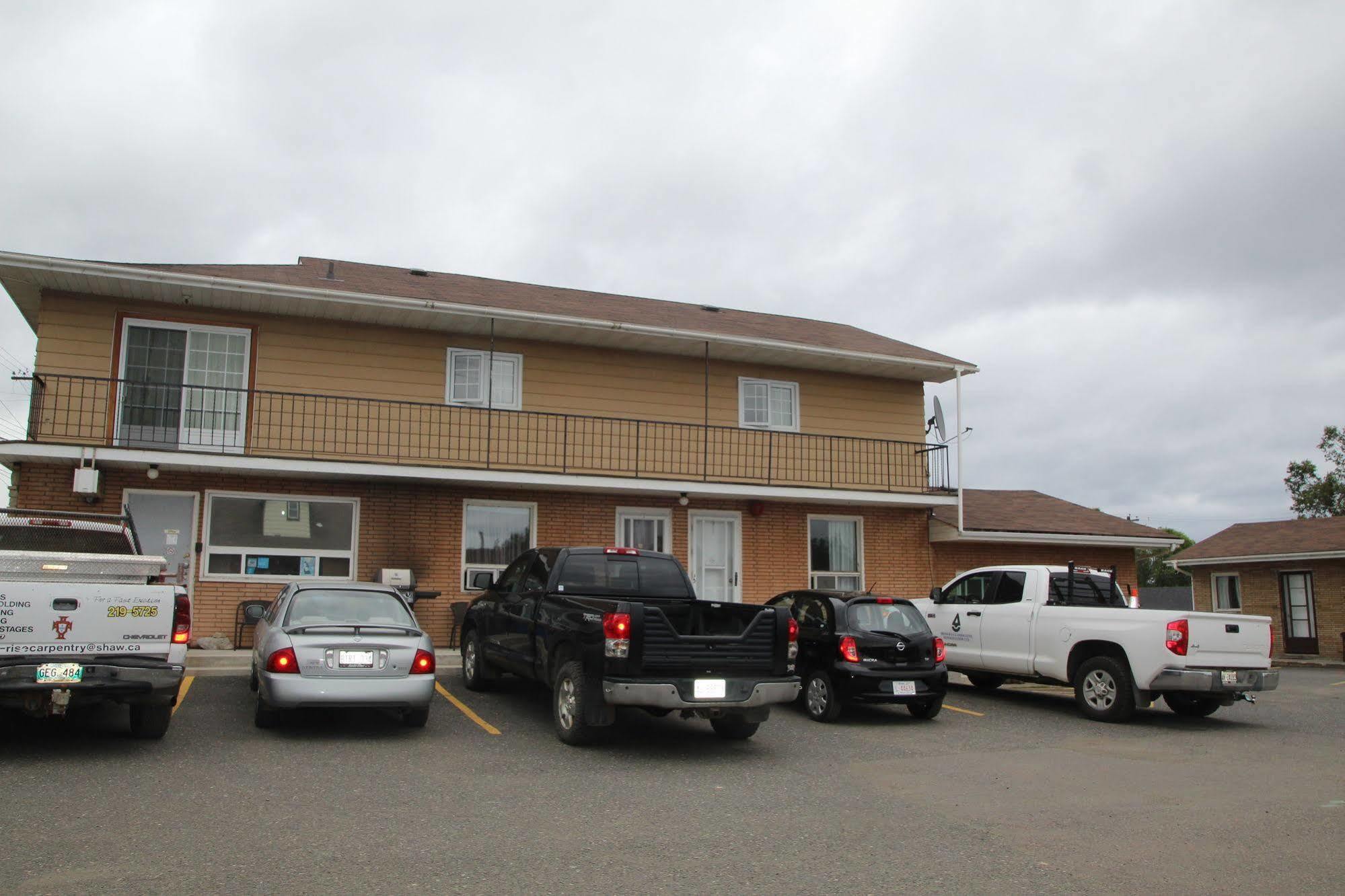 Lakehead Motel Thunder Bay Exterior photo