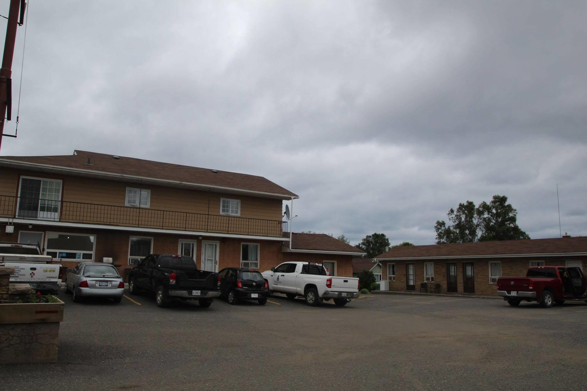 Lakehead Motel Thunder Bay Exterior photo